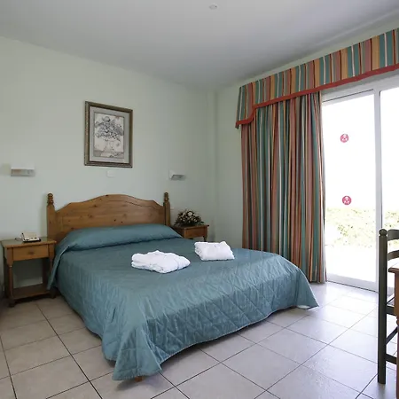 Akamanthea Village Hotel *