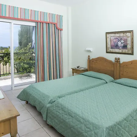 Akamanthea Village * Polis