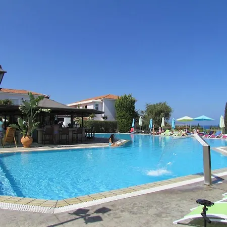 Akamanthea Village Hotel *