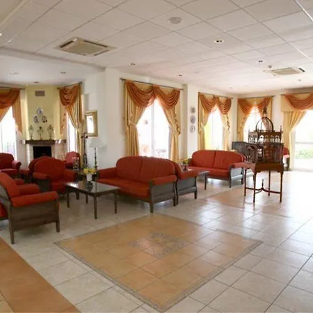 Akamanthea Village Hotel *