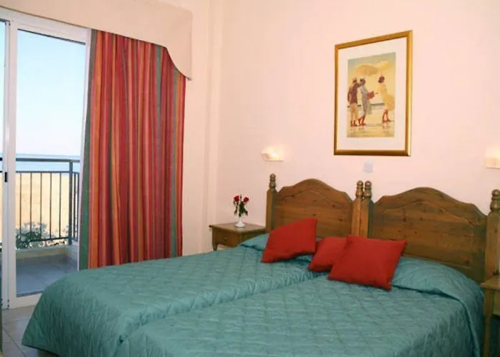 Akamanthea Village Hotel *