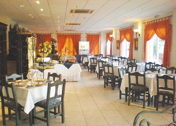 Akamanthea Village * Polis